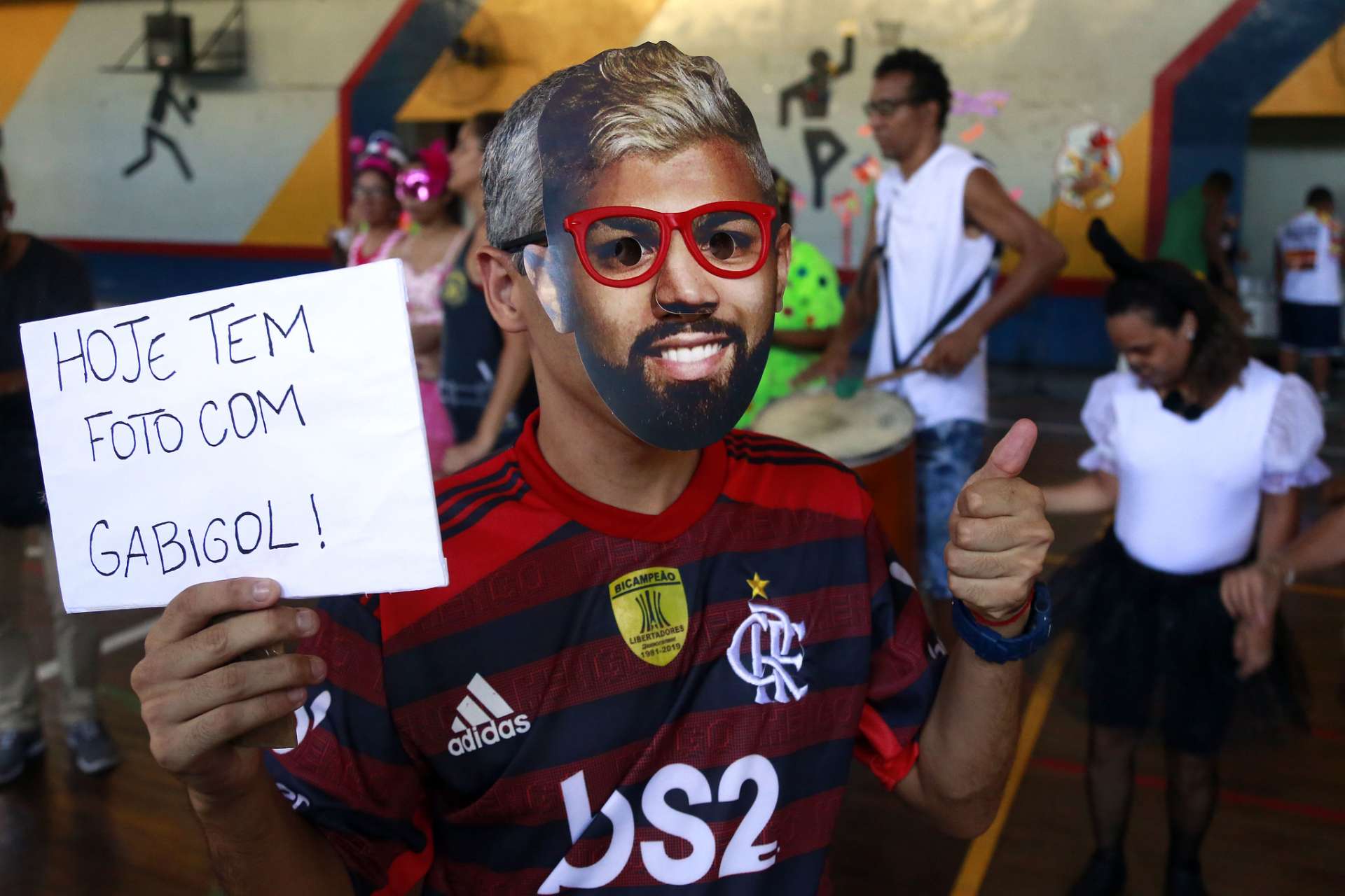 Ricardo Manhães se fantasiou de Gabigol no baile do CIAD. Foto: Marcos de Paula / Prefeitura do Rio