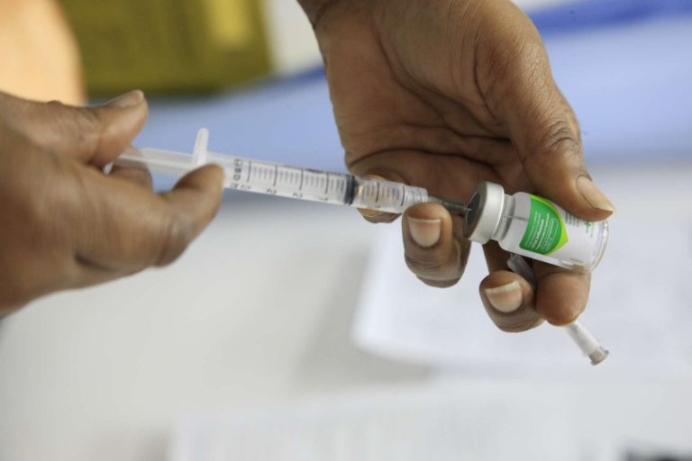 Prefeitura do Rio começa terceira fase da vacinação contra ...