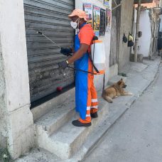 Comlurb já realizou trabalho de lavagem com água de reuso e detergente neutro e hipoclorito em todas as 633 comunidades da cidade